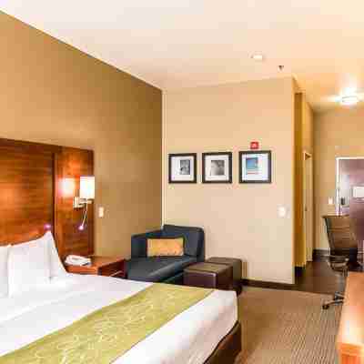 Comfort Suites South Rooms