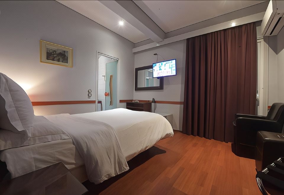 Ephira Hotel