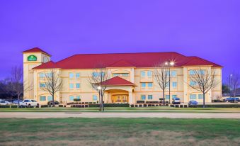 La Quinta Inn & Suites by Wyndham Ennis