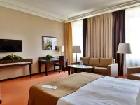 Petro Palas Hotel ロシアン・ウォッカ・ミュージアム周辺のホテル