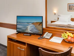 Panorama Hotel - Free EV Charging Station