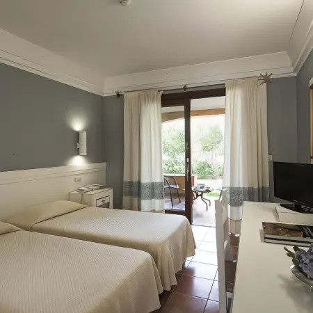 Tranquil Lantana Resort 2 Bedroom Apartments for 7 People