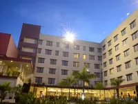 Asialink Premier Hotel Karawang Hotel dekat Toko LIE, "hasil keringat" Stasiun Cikampek