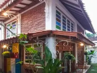 Rumah Kayu Jogja Hotel a Notoprajan