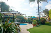 Blue Iguana Inn Hotels near Krishnamurti Center
