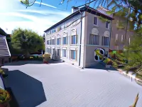 Chambres d'hôtes A deux pas du Rhéby Hôtels à : Villebois
