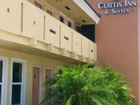 เคอร์ทิส อินน์ แอนด์ สวีทส์ โรงแรมในฮอลลีวูด