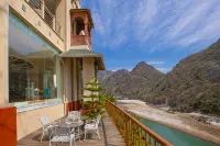Raga on the Ganges - Mountain view