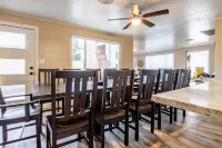 Ultimate Relaxation Retreat w/ Game Room & Hot Tub Hotels in Ahwahnee