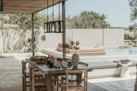 Pure Beachfront Villa with pool -  Ferienhäuser