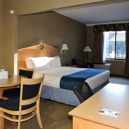 Marco LaGuardia Hotel and Suites