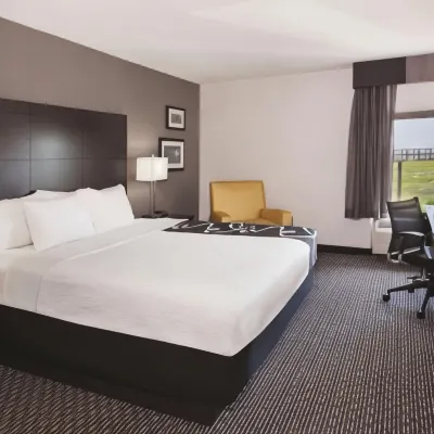 La Quinta Inn & Suites by Wyndham Charleston Riverview Hotels near Battery & White Point Gardens