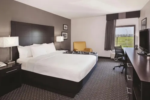 La Quinta Inn & Suites by Wyndham Charleston Riverview Hotels in Charleston