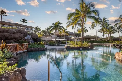 Hilton Grand Vacations Club Maui Bay Villas Hotel dekat Footsie Reflexology