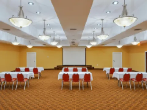 克洛維斯温德姆戴斯套房酒店 克洛維斯酒店