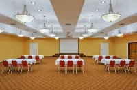 Days Inn & Suites by Wyndham Clovis
