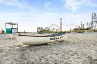 2 Bd Beach Condo Only 2 Min Walk to Oc's Goldcoast