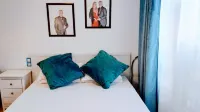 Hostal Estudios Hotels near Parc de Turo Caritg
