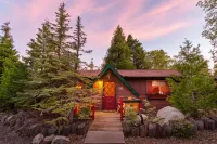 Arrowhead Pine Rose Cabins Hotels in Crestline