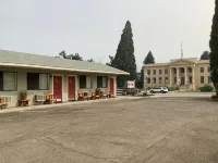 Independence Courthouse Motel - 2-Star
