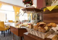 Hotel Central - Breakfast