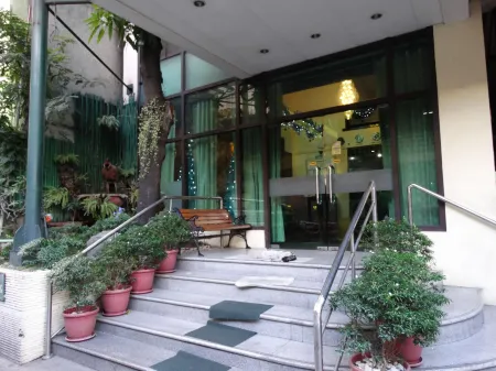 Urban Travellers Hotel Отели в г. Пасай