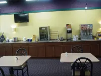 Days Hotel by Wyndham Danville Conference Center - breakfast