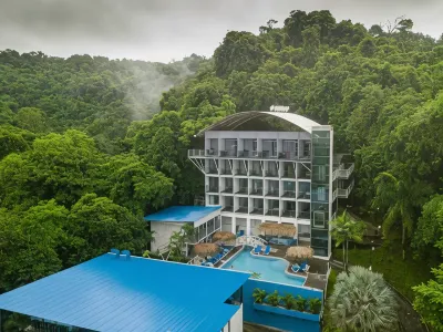 El Faro Containers Beach Hotel