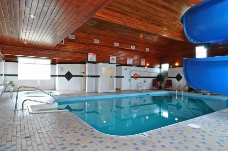 Travelodge by Wyndham Golden Sportsman Lodge Отели рядом с достопримечательностью «Йохо»