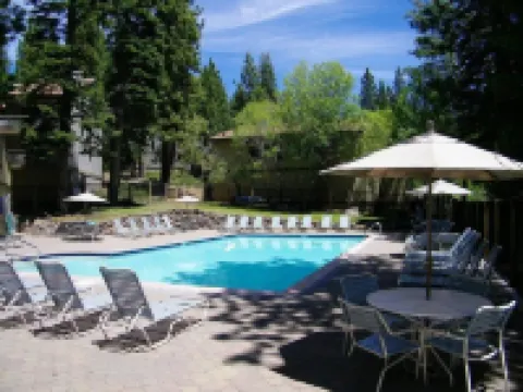 Forest View Townhouse 3 Bedroom Home by RedAwning