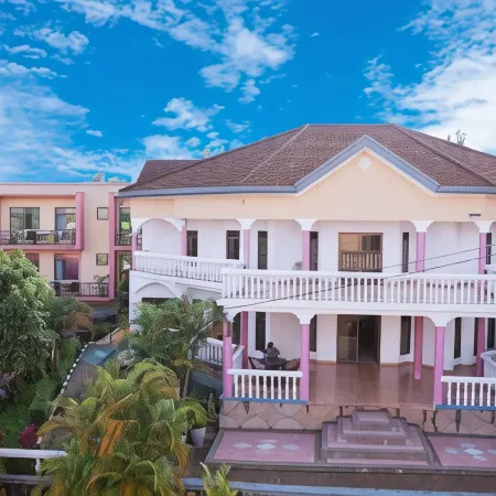 Romalo Hotel & Apartments