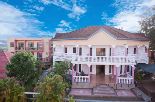 Romalo Hotel & Apartments