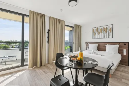 All Suites Appart Hôtel | Paris Ouest Colombes Отели рядом с достопримечательностью «Place Louis Aragon»