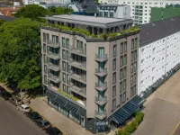 New Berlin Hotels near Wellblechpalast
