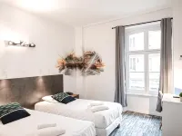Hotel des Arts - Centre Cathédrale Hotels near Place d'Austerlitz