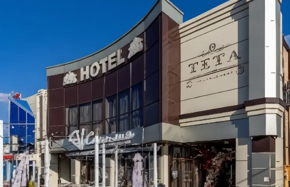 泰塔克羅皮特金酒店