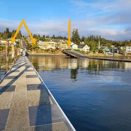 Waterfront 2 bed, 2 baths, 1364 sq ft, views of Mt Rainer, Seattle, and more.