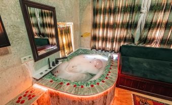 Tafana Cave & Stone Lodge