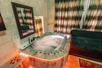 Tafana Cave & Stone Lodge