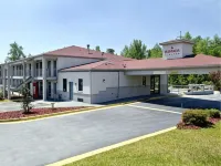 Days Inn by Wyndham Augusta/Fort Eisenhower Hotels near Peach Orchard RV Park & Campground
