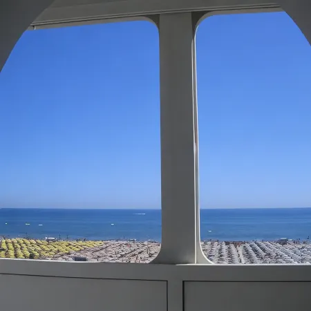 MoMo Seaview Hotel