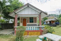 Charung by The Sea Hotels near Haad Rin