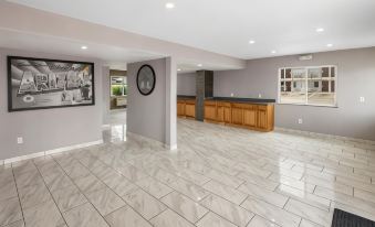 Super 8 by Wyndham Phoenix West