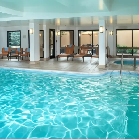 Courtyard Cleveland Airport North Отели в г. Норт-Ольмстед