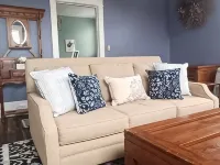Charming 2-bedroom apartment in quiet downtown neighborhood in Petersburg Hotels in Grant County