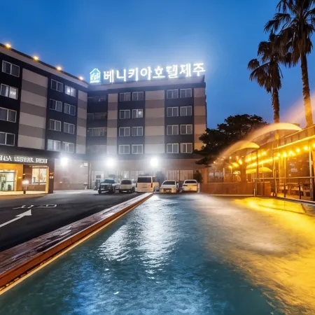 Benikea Hotel Jeju Отели рядом с достопримечательностью «Публичная библиотека в городе Эволь»