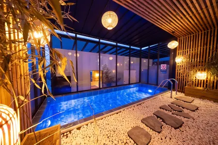 Carrot Ryokan Poolvilla Отели рядом с достопримечательностью «Submerged Tomb of King Munmu»