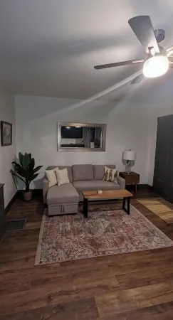 Speakeasy close to Bourbon Row Отели в г. Кларк