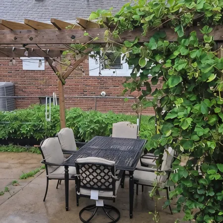 Cozy Home with  Big Porch near Downtown and Zoo