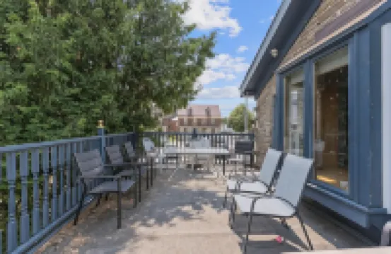 Noble Waterfront Suites
